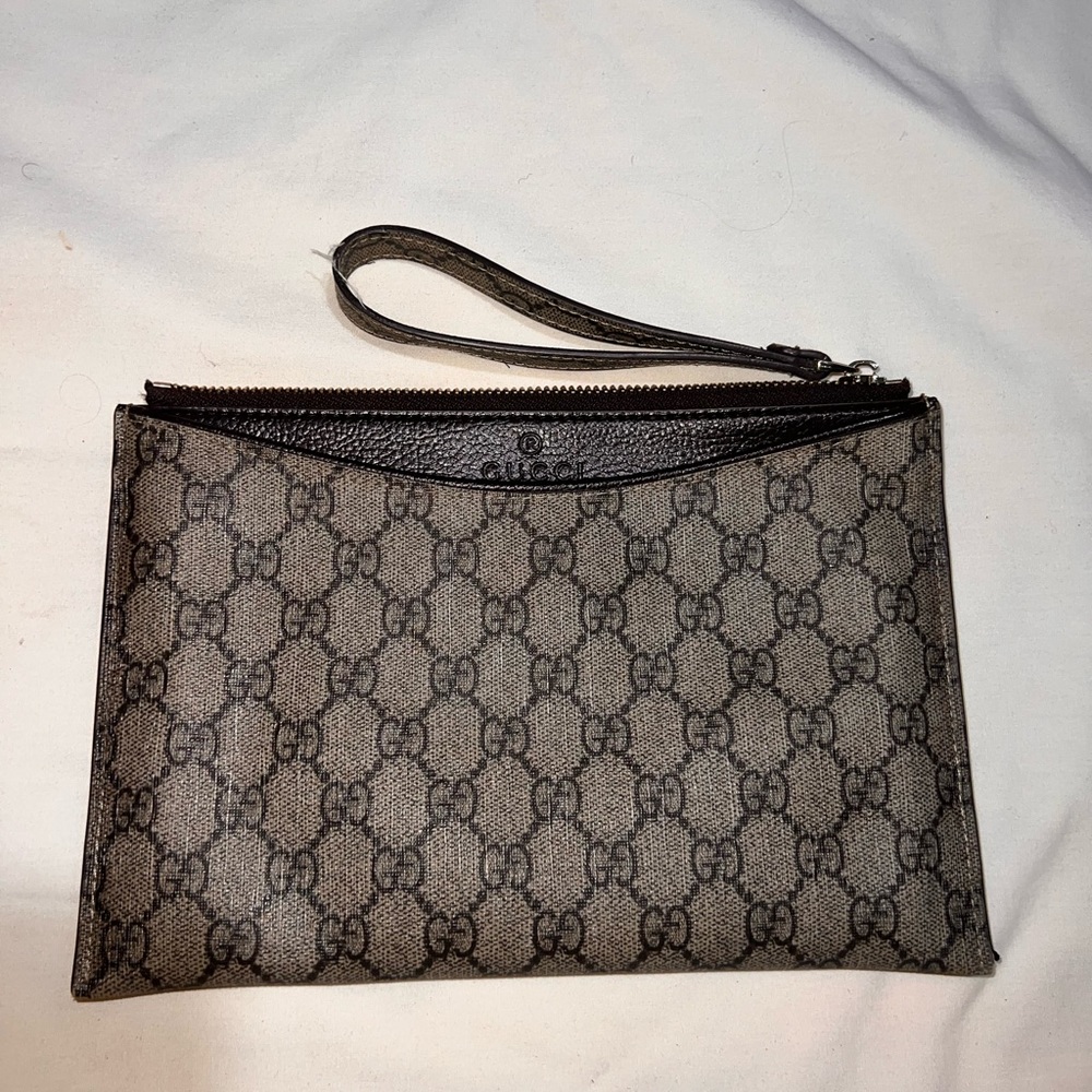 Gucci wristlet wallet